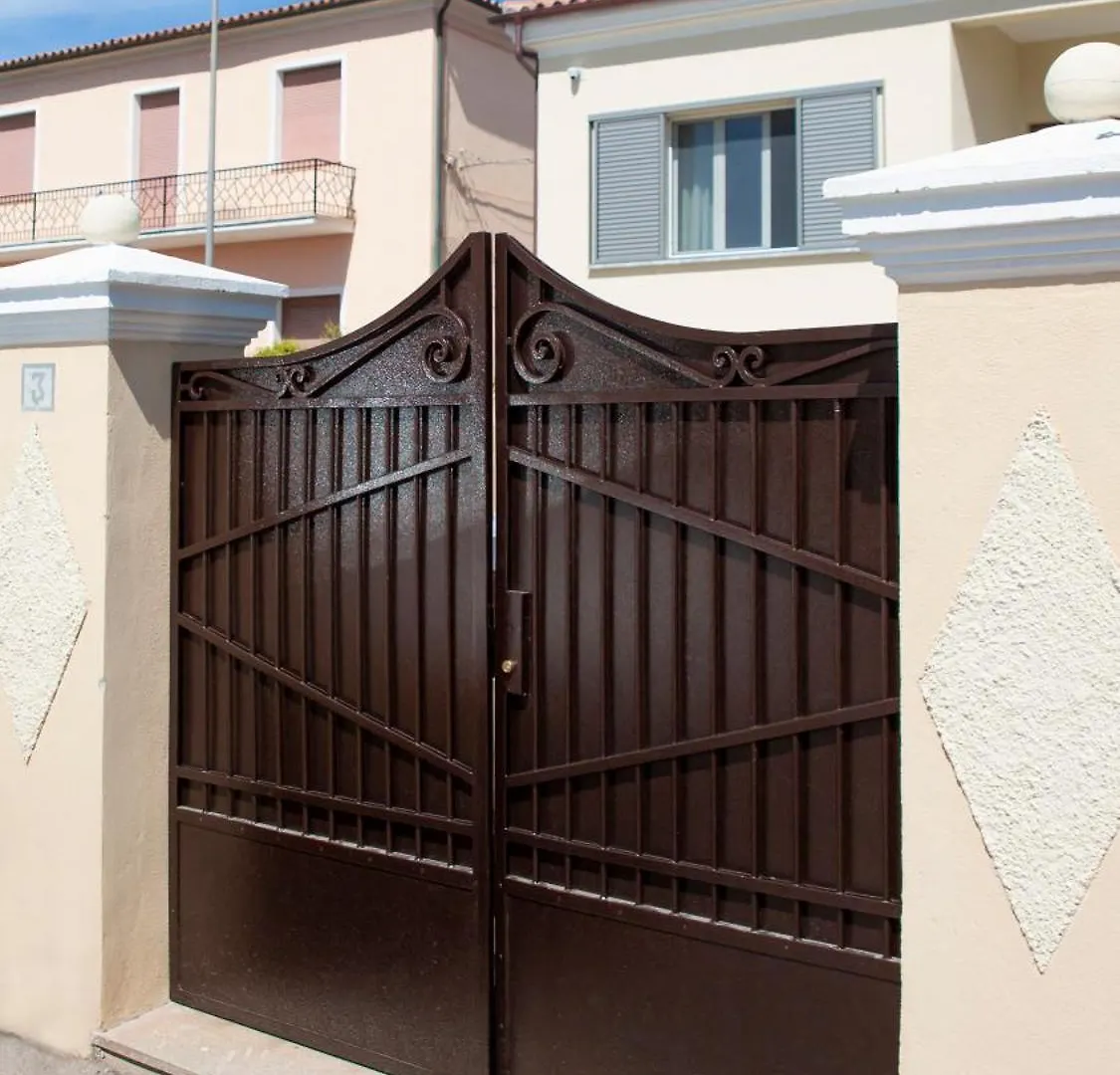 Domo Andi Hotel La Maddalena  Guest house